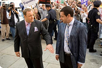 H�rmed f�rklarar jag er Chuck och Larry. Foto: UIP